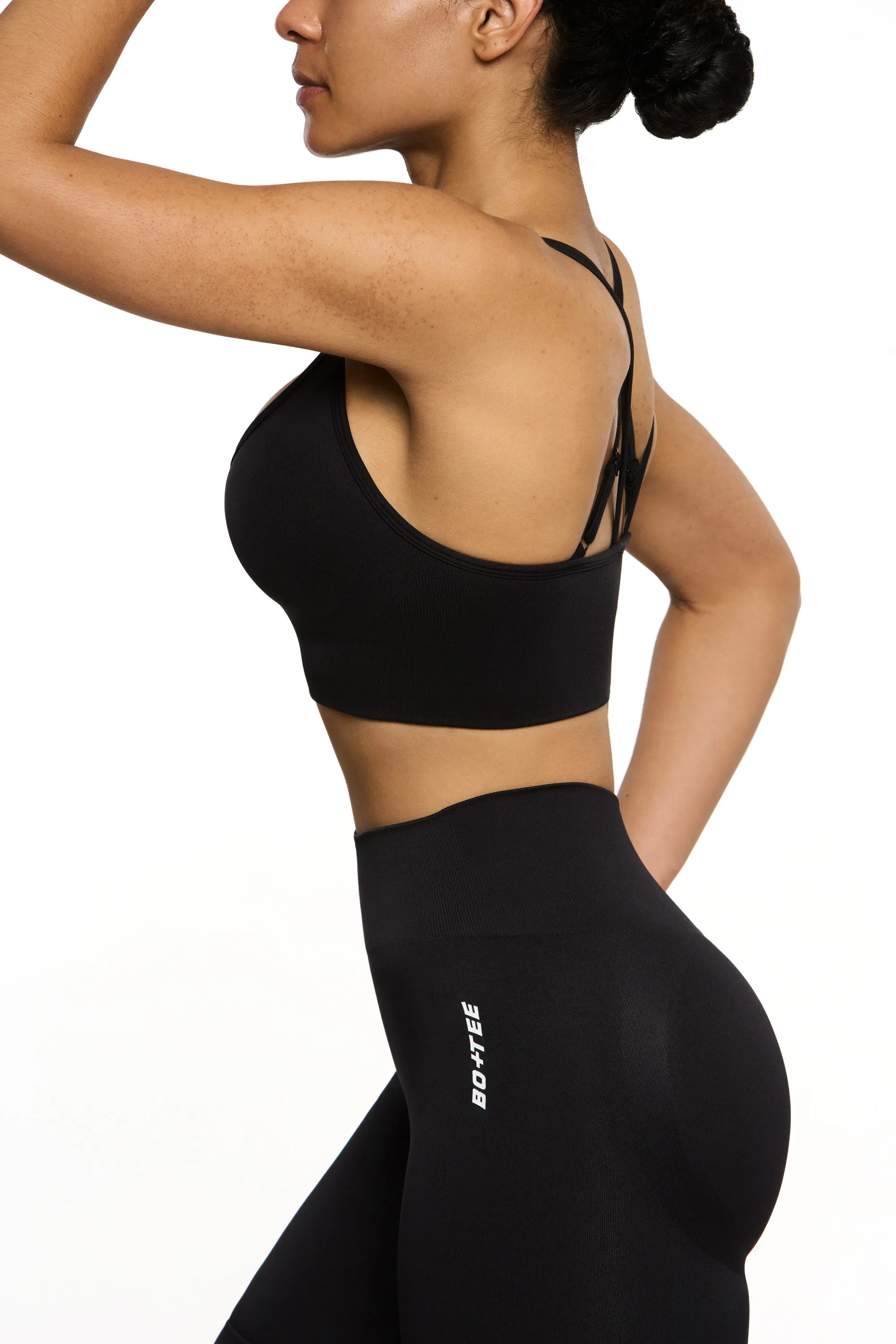 Seamless Strappy Sports Bra in Black